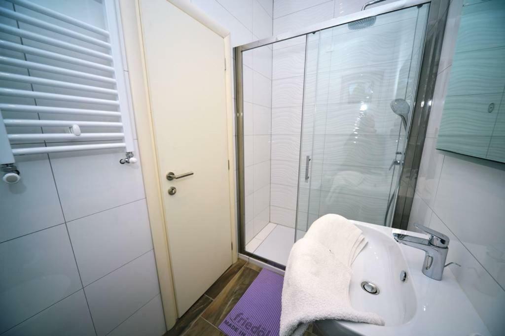 Guest House Manuela أوباتيا المظهر الخارجي الصورة